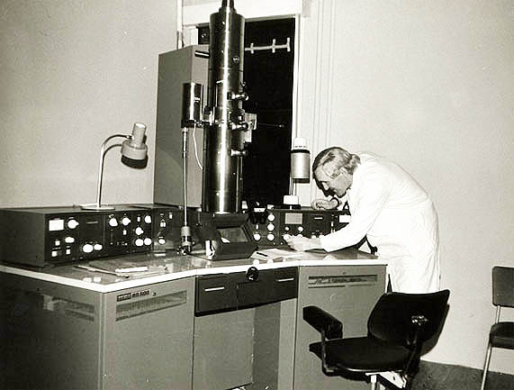 Bernburg
Elektronenmikroskop BS 500