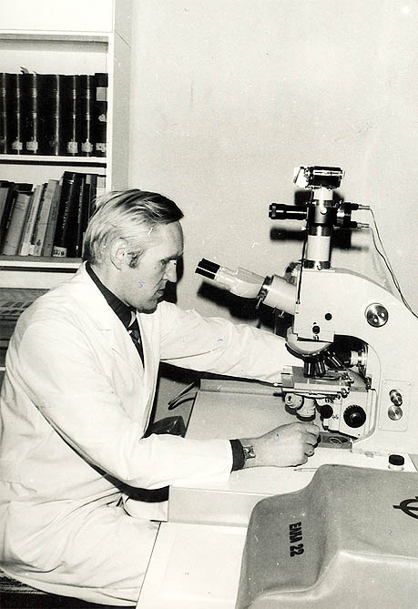 1978 Bernburg
Grossmikroskop NU2